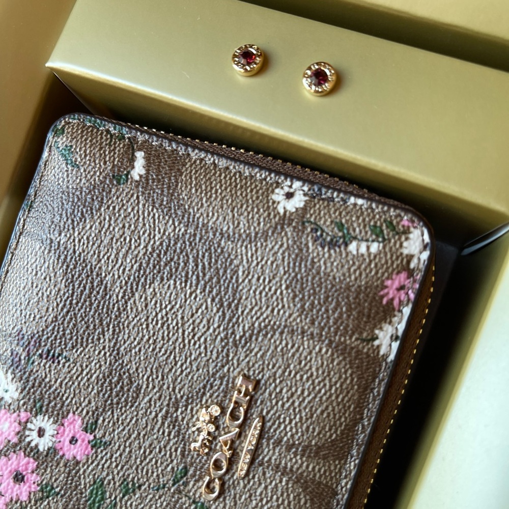 NWT Coach - Picture 5 of 9